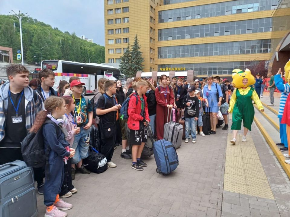 Дети из Красного Луча приехали в лагерь в Башкортостане Дети из Красного Луча приехали в лагерь в Башкортостане