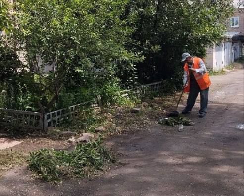 Коммунальные службы проводят работы на территории города Коммунальные службы проводят работы на территории города