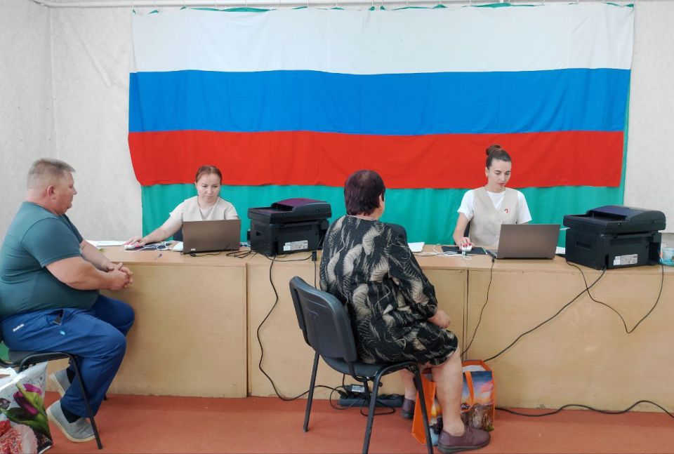 Сегодня в пгт Есауловка специалисты ГБУ ЛНР "МФЦ" г. Антрацита и Антрацитовского района провели очередной приём граждан Сегодня в пгт Есауловка специалисты ГБУ ЛНР "МФЦ" г. Антрацита и Антрацитовского района провели очередной приём граждан