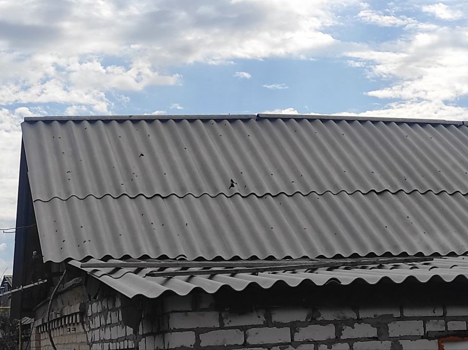 Боевики ВФУ обстреляли поселок Воеводовка под Северодонецком Боевики ВФУ обстреляли поселок Воеводовка под Северодонецком