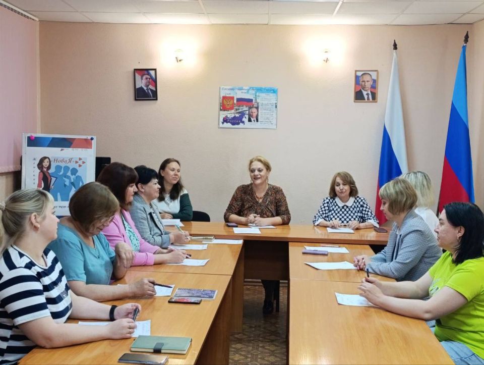 19 июня 2025 года в рамках партийного проекта "Женское движение" партии "ЕДИНАЯ РОССИЯ" в территориальном отделении Государственного казенного учреждения «Республиканский центр занятости населения Луганской Народной... 19 июня 2025 года в рамках партийного проекта "Женское движение" партии "ЕДИНАЯ РОССИЯ" в территориальном отделении Государственного казенного учреждения «Республиканский центр занятости населения Луганской Народной...