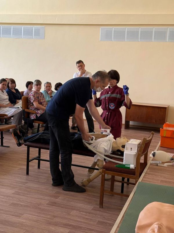 Луганские специалисты провели мастер-класс по СЛР в Алчевском ЦМИР Луганские специалисты провели мастер-класс по СЛР в Алчевском ЦМИР