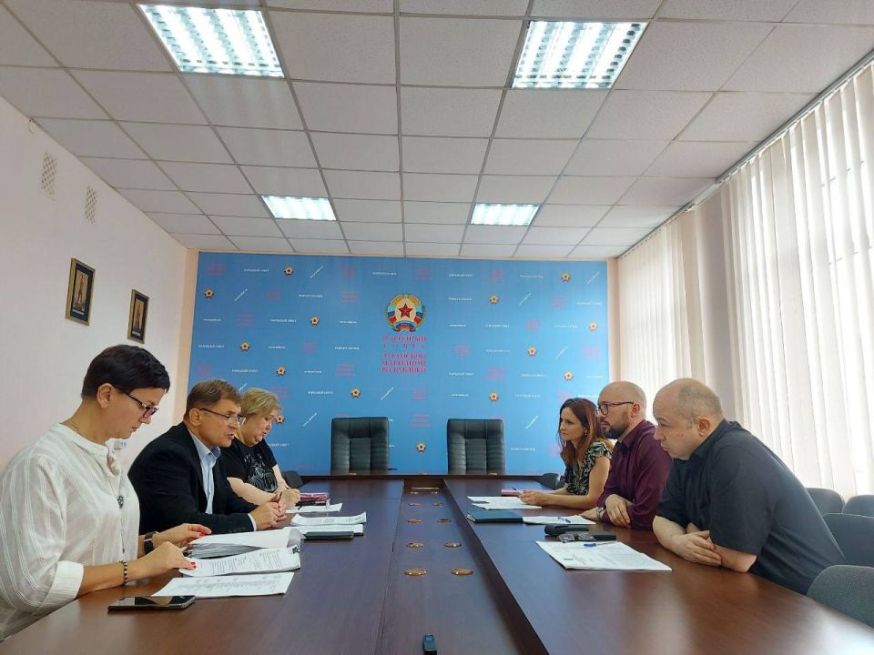 Роман Лысенко: 19 июня состоялось заседание конкурсной комиссии по отбору кандидатур на должность Главы городского округа муниципальное образование городской округ город Алчевск Луганской Народной Республики Роман Лысенко: 19 июня состоялось заседание конкурсной комиссии по отбору кандидатур на должность Главы городского округа муниципальное образование городской округ город Алчевск Луганской Народной Республики