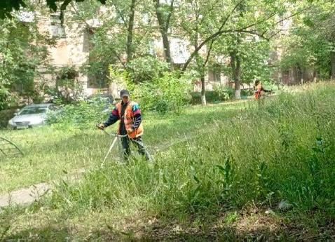 Коммунальные службы проводят работы на территории города Коммунальные службы проводят работы на территории города