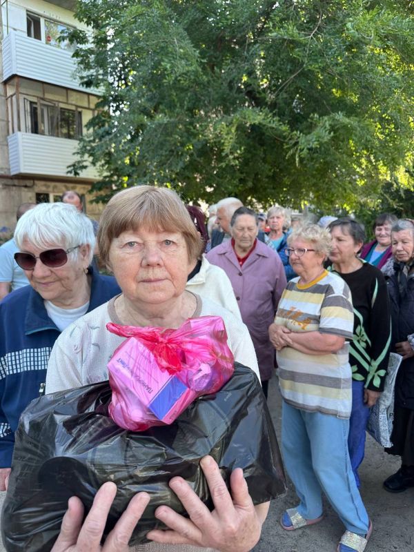 Я знаю,что на этих выходных люди Северодонецка выйдут рано утром и будут меня ждать,но увы сбор идёт очень медленно и поездку придётся отложить.Знаю,что они расстроятся,но всё равно не потеряют надежду и будут в меня верить... Я знаю,что на этих выходных люди Северодонецка выйдут рано утром и будут меня ждать,но увы сбор идёт очень медленно и поездку придётся отложить.Знаю,что они расстроятся,но всё равно не потеряют надежду и будут в меня верить...