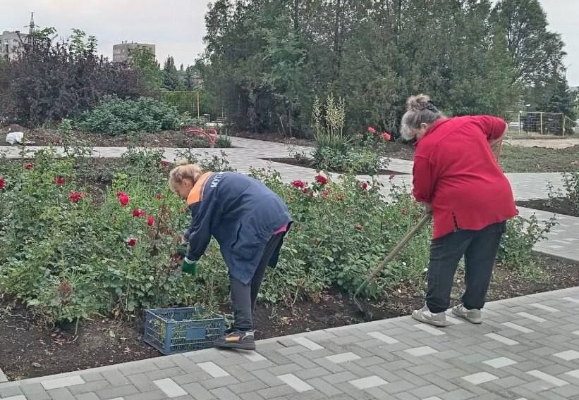 Коммунальные службы проводят работы на территории города Коммунальные службы проводят работы на территории города