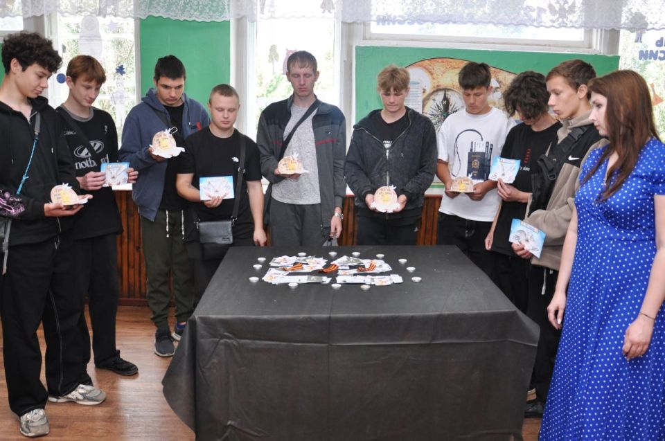 В Краснолучском колледже технологии строительства и прикладного искусства состоялось акция памяти, посвященная очередной годовщине начала Великой Отечественной войны