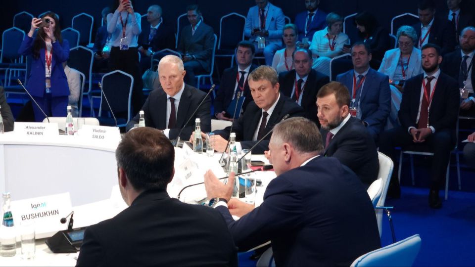 Леонид Пасечник: На #ПМЭФ2025 принял участие в сессии Минстроя России, посвященной возрождению исторических регионов Леонид Пасечник: На #ПМЭФ2025 принял участие в сессии Минстроя России, посвященной возрождению исторических регионов
