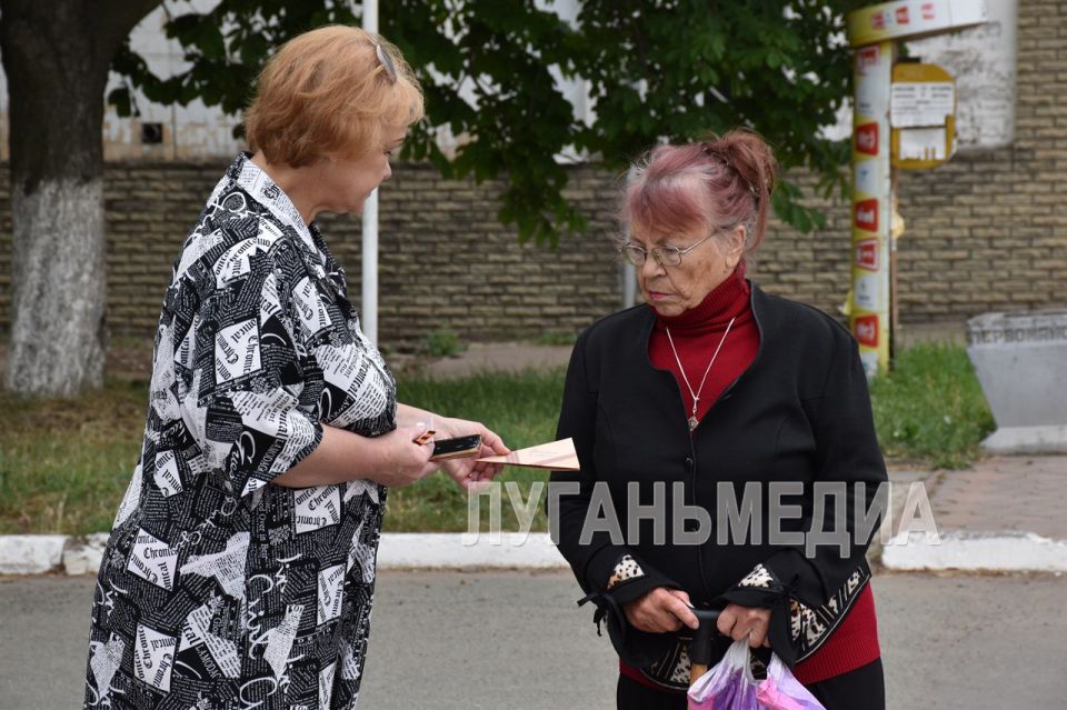 Патриотическая уличная акция «Треугольники Победы» в рамках мероприятий в честь Года защитника Отечества и ко Дню памяти и скорби была организована в Первомайске Патриотическая уличная акция «Треугольники Победы» в рамках мероприятий в честь Года защитника Отечества и ко Дню памяти и скорби была организована в Первомайске
