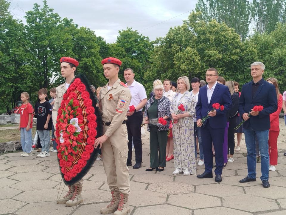 Евгений Морозов: Сегодня, в канун одной из самых трагических дат нашей истории — Дня памяти и скорби, возложил цветы к подножию памятника Неизвестному солдату мемориала «Землякам нашим, за Родину павшим…» Евгений Морозов: Сегодня, в канун одной из самых трагических дат нашей истории — Дня памяти и скорби, возложил цветы к подножию памятника Неизвестному солдату мемориала «Землякам нашим, за Родину павшим…»