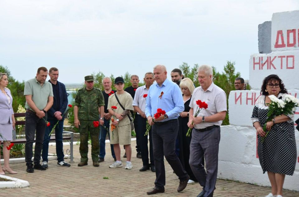 Секретарь местного отделения ВПП «ЕДИНАЯ РОССИЯ», Председатель Совета Краснодонского муниципального округа Владимир Шавлай принял участие в памятном мероприятии Секретарь местного отделения ВПП «ЕДИНАЯ РОССИЯ», Председатель Совета Краснодонского муниципального округа Владимир Шавлай принял участие в памятном мероприятии
