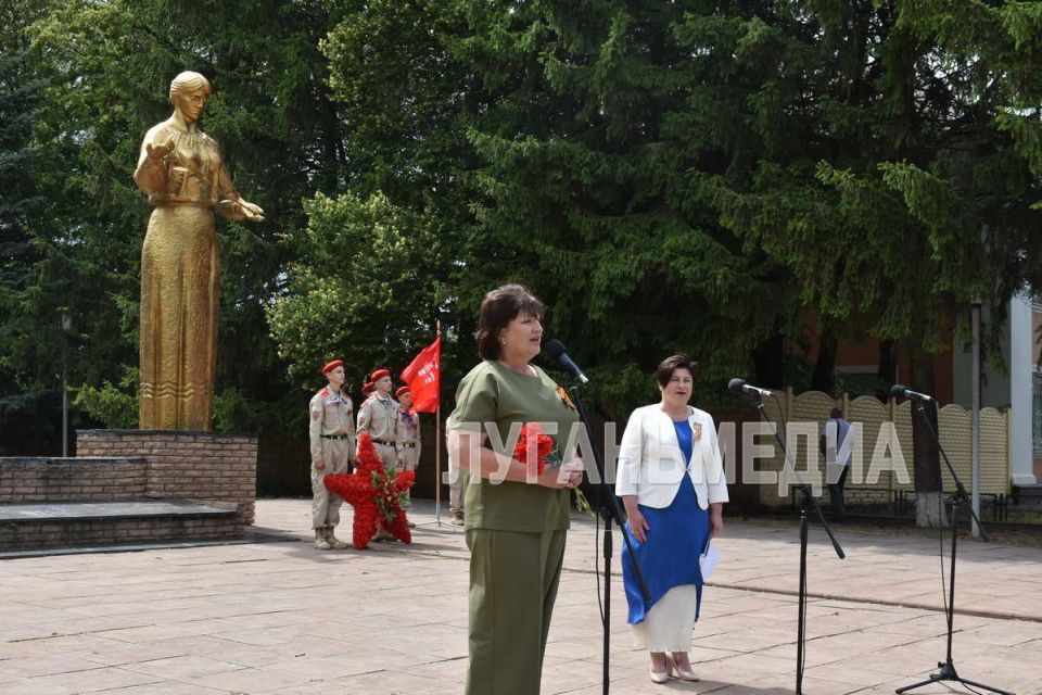 В преддверии памятной даты, которая навсегда вписана в историю России, в Новопскове состоялся митинг-реквием у мемориала погибшим воинам В преддверии памятной даты, которая навсегда вписана в историю России, в Новопскове состоялся митинг-реквием у мемориала погибшим воинам