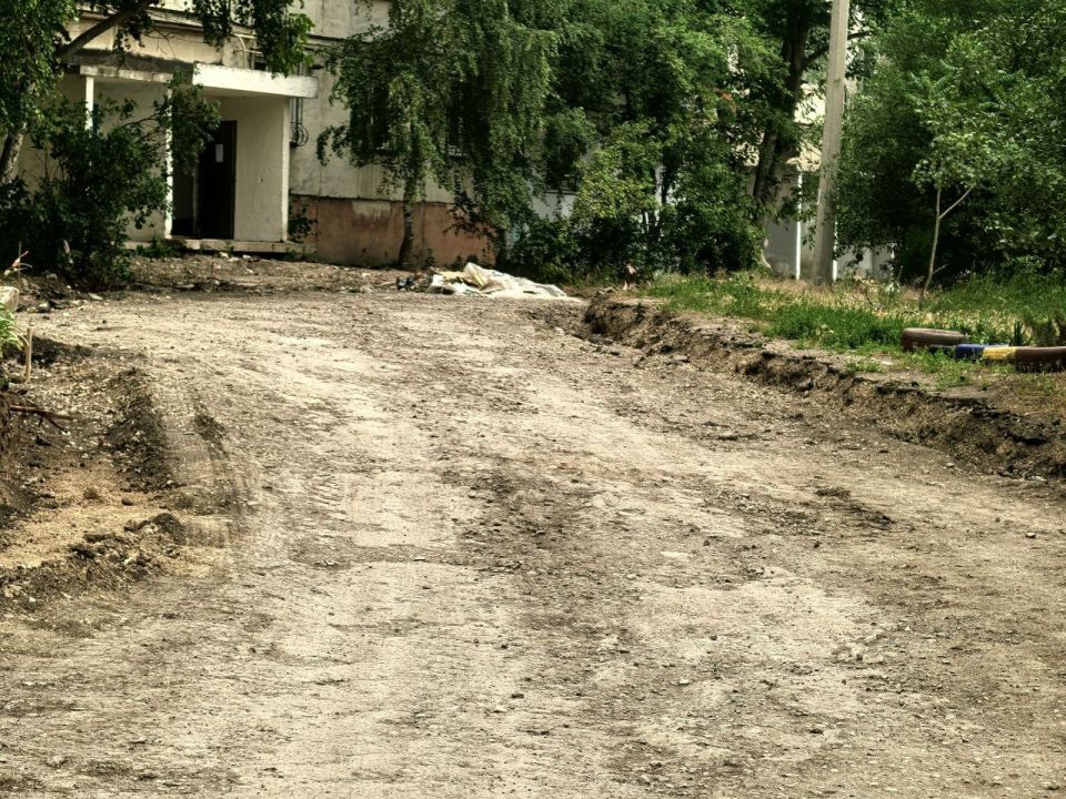 Сергей Козенко: В рамках программы по ремонту автомобильных дорог на территории Краснодонского муниципального округа сотрудники МУП «Дорожно-эксплуатационное управление» продолжают работы в соответствии с условиями... Сергей Козенко: В рамках программы по ремонту автомобильных дорог на территории Краснодонского муниципального округа сотрудники МУП «Дорожно-эксплуатационное управление» продолжают работы в соответствии с условиями...