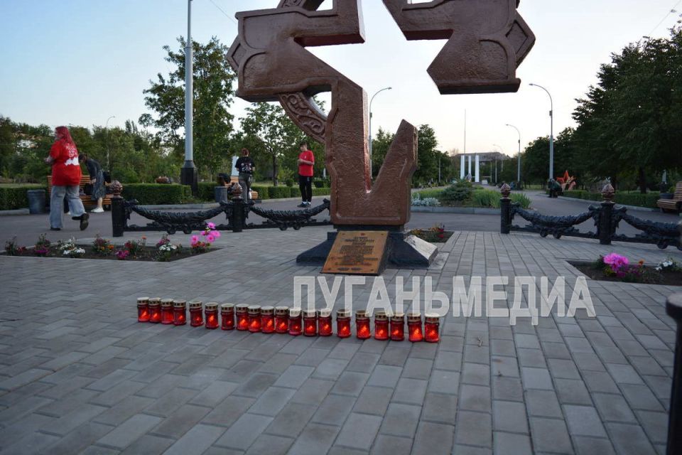 В Алчевске молодежь города приняла участие в акции памяти, приуроченной к годовщине со Дня начала Великой Отечественной войны В Алчевске молодежь города приняла участие в акции памяти, приуроченной к годовщине со Дня начала Великой Отечественной войны