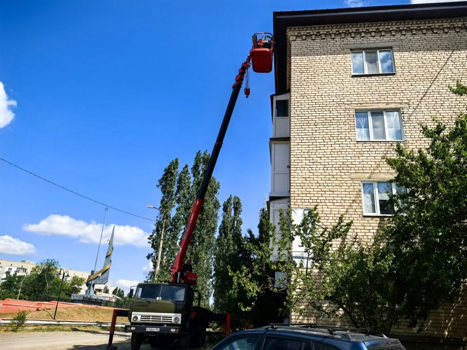 Сергей Козенко: В рамках специального инфраструктурного проекта продолжаются активные ремонтные работы на многоквартирных жилых домах по адресу квартал Титова, дом 12 и 13. Специалисты подрядной организации шефа-региона... Сергей Козенко: В рамках специального инфраструктурного проекта продолжаются активные ремонтные работы на многоквартирных жилых домах по адресу квартал Титова, дом 12 и 13. Специалисты подрядной организации шефа-региона...