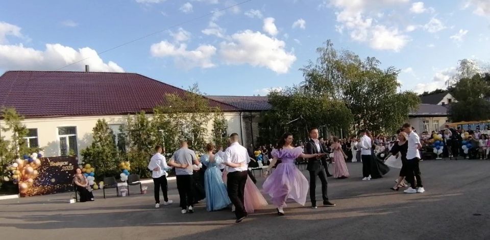 А ВЫ ПОМНИТЕ свой школьный выпускной вечер?) Безусловно, это событие, которое бывает раз в жизни, незабываемо А ВЫ ПОМНИТЕ свой школьный выпускной вечер?) Безусловно, это событие, которое бывает раз в жизни, незабываемо
