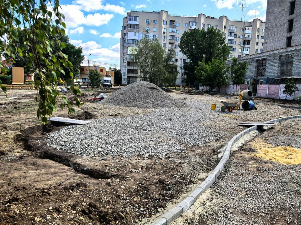 Сергей Козенко: В Краснодоне активно продолжаются работы по благоустройству Аллеи Героев Краснодона в рамках муниципальной программы "Формирование современной городской среды" Сергей Козенко: В Краснодоне активно продолжаются работы по благоустройству Аллеи Героев Краснодона в рамках муниципальной программы "Формирование современной городской среды"