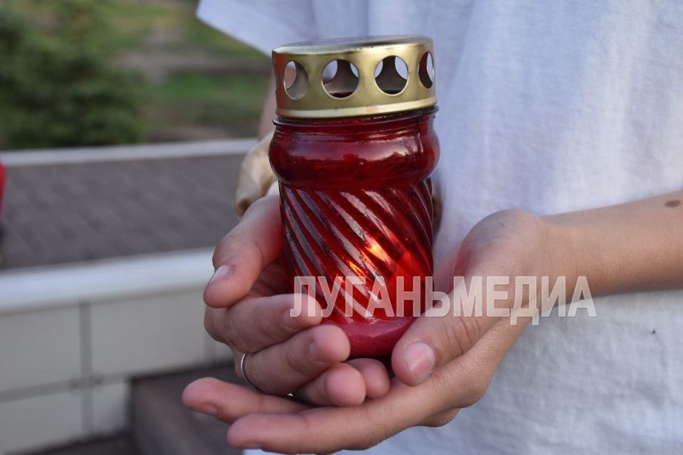 В Алчевске молодежь города приняла участие в акции памяти, приуроченной к годовщине со Дня начала Великой Отечественной войны В Алчевске молодежь города приняла участие в акции памяти, приуроченной к годовщине со Дня начала Великой Отечественной войны
