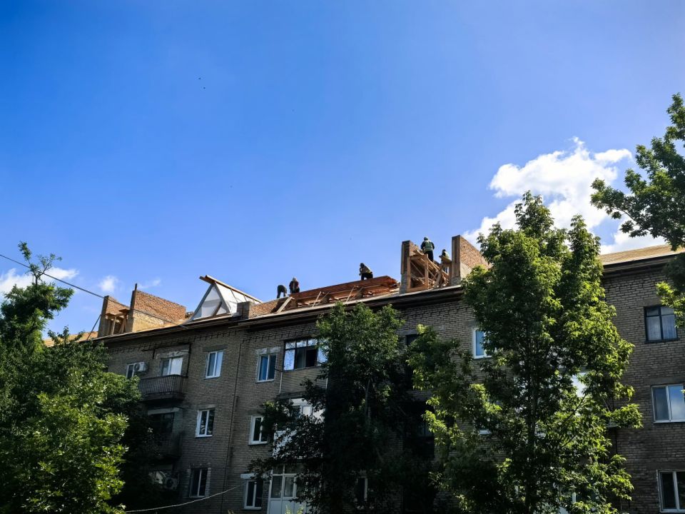 Сергей Козенко: В рамках специального инфраструктурного проекта продолжаются активные ремонтные работы на многоквартирных жилых домах по адресу квартал Титова, дом 12 и 13. Специалисты подрядной организации шефа-региона... Сергей Козенко: В рамках специального инфраструктурного проекта продолжаются активные ремонтные работы на многоквартирных жилых домах по адресу квартал Титова, дом 12 и 13. Специалисты подрядной организации шефа-региона...