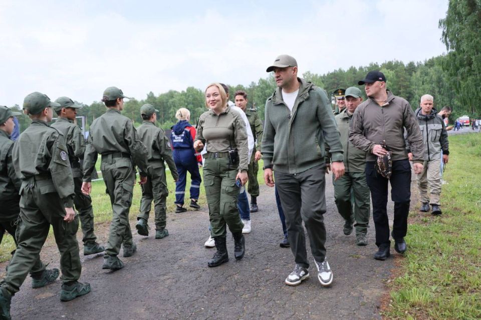 Артём Жога: Открыл окружной этап Всероссийской военно-патриотической игры "Зарница 2.0" Артём Жога: Открыл окружной этап Всероссийской военно-патриотической игры "Зарница 2.0"