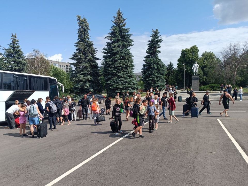 Завершилась смена в детском лагере для 350 детей из Славяносербского округа Завершилась смена в детском лагере для 350 детей из Славяносербского округа