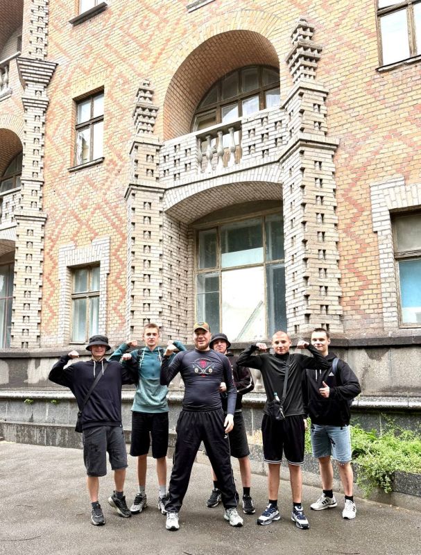 Подопечные филиала Фонда «Защитники Отечества» активно вовлекают детей и подростков в спортивные мероприятия, способствуя их физическому развитию и социальной адаптации Подопечные филиала Фонда «Защитники Отечества» активно вовлекают детей и подростков в спортивные мероприятия, способствуя их физическому развитию и социальной адаптации