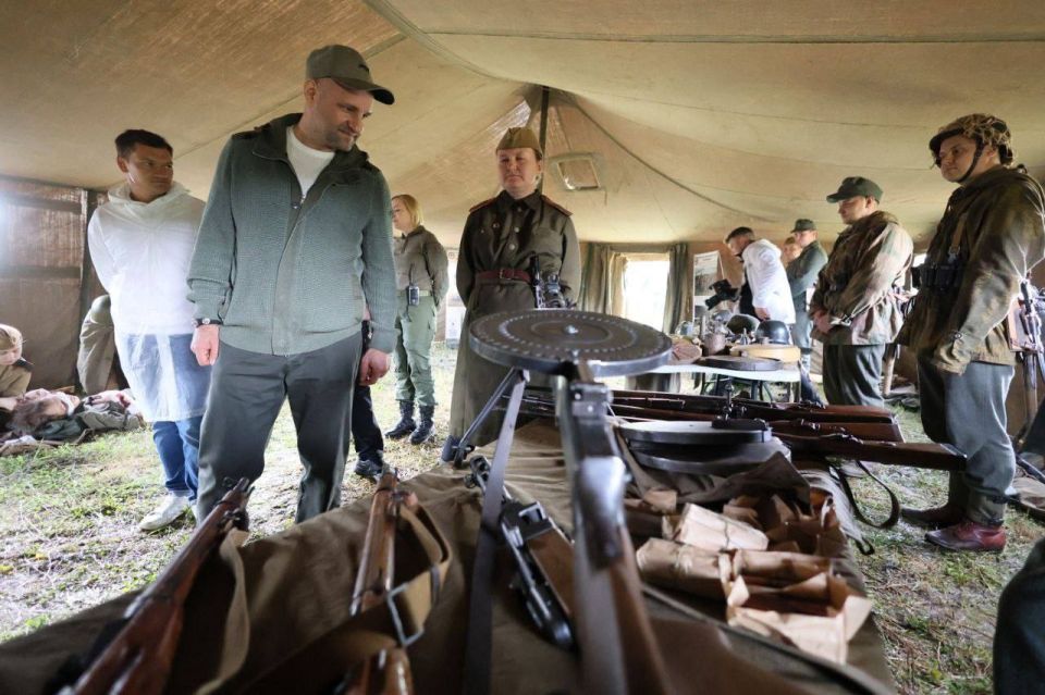 Артём Жога: Открыл окружной этап Всероссийской военно-патриотической игры "Зарница 2.0" Артём Жога: Открыл окружной этап Всероссийской военно-патриотической игры "Зарница 2.0"