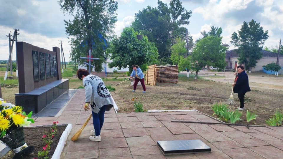 Жители Старобельского округа активно участвуют в благоустройстве территорий Жители Старобельского округа активно участвуют в благоустройстве территорий