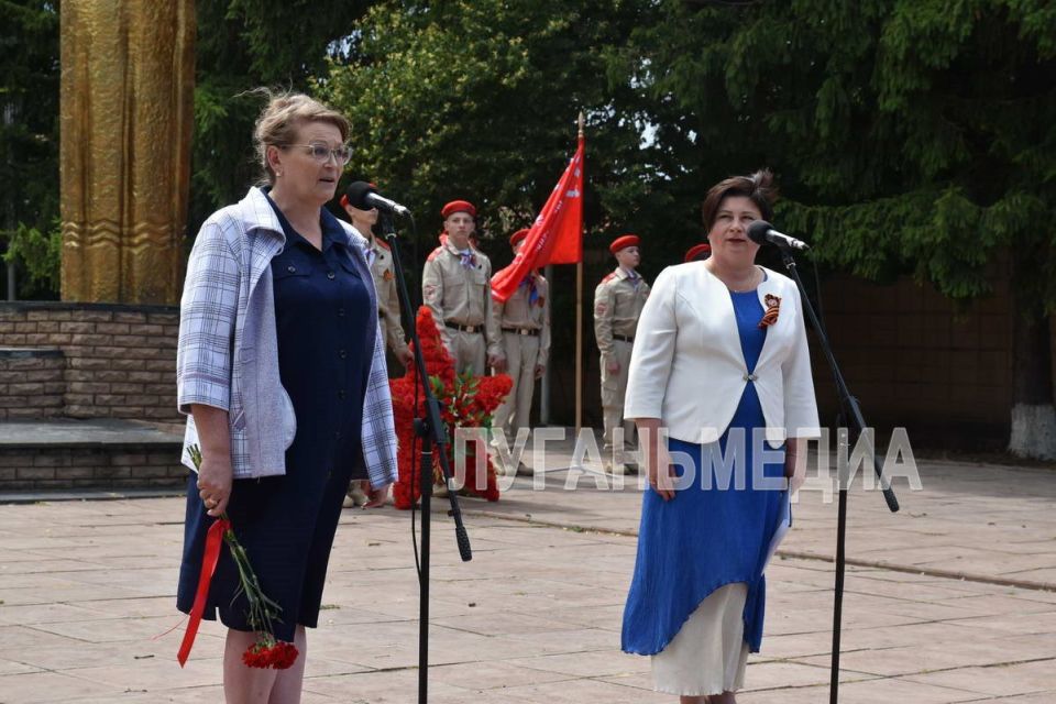 В преддверии памятной даты, которая навсегда вписана в историю России, в Новопскове состоялся митинг-реквием у мемориала погибшим воинам В преддверии памятной даты, которая навсегда вписана в историю России, в Новопскове состоялся митинг-реквием у мемориала погибшим воинам