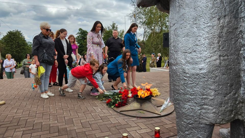 Город склонил голову в память о павших героях Великой Отечественной войны Город склонил голову в память о павших героях Великой Отечественной войны