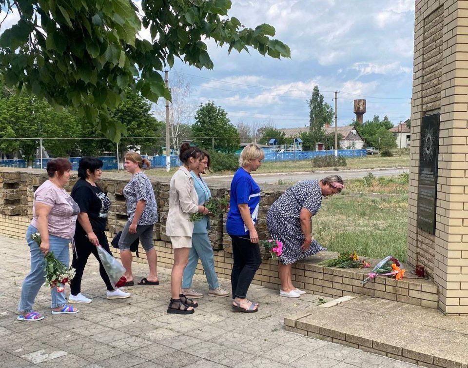 22 июня в 12:15 по московскому времени в с. Дьяково на мемориальном комплексе прошла Всероссийская акция «Минута молчания» 22 июня в 12:15 по московскому времени в с. Дьяково на мемориальном комплексе прошла Всероссийская акция «Минута молчания»