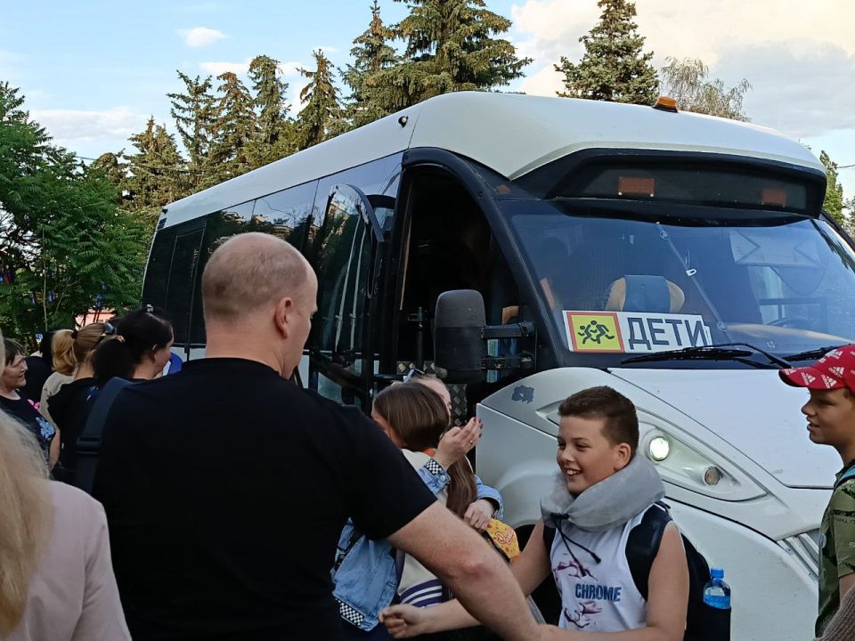 Второй поток детей благополучно вернулся домой из лагеря «Айвазовский" Второй поток детей благополучно вернулся домой из лагеря «Айвазовский"