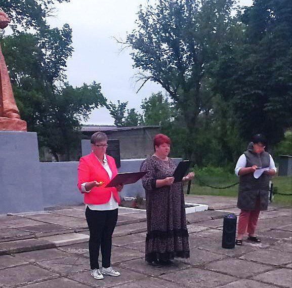 22 июня 2025 года, в День памяти и скорби, ровно в 4:00 утра, у мемориала Воину-освободителю в первичке № 13 села Плугатарь прошла акция «Свеча памяти», организованная активистами партии «Единая Россия» 22 июня 2025 года, в День памяти и скорби, ровно в 4:00 утра, у мемориала Воину-освободителю в первичке № 13 села Плугатарь прошла акция «Свеча памяти», организованная активистами партии «Единая Россия»
