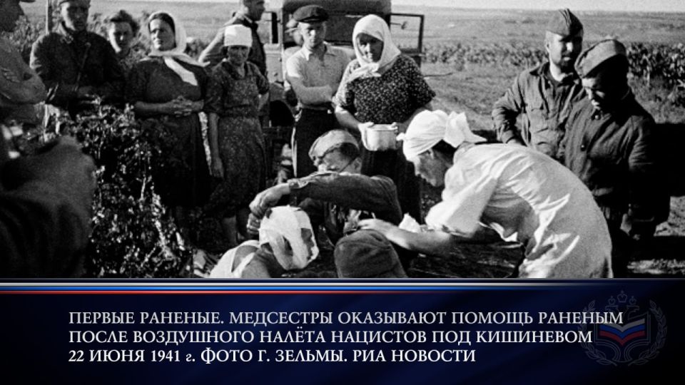 В 12:15 по московскому времени одновременно во всей России объявляется минута молчания В 12:15 по московскому времени одновременно во всей России объявляется минута молчания