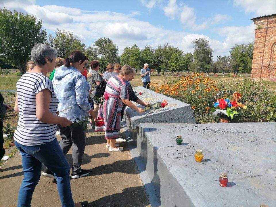 Патриотическая акция «Пусть свечи памяти горят» прошла в Литвиновке в преддверии Дня памяти и скорби Патриотическая акция «Пусть свечи памяти горят» прошла в Литвиновке в преддверии Дня памяти и скорби