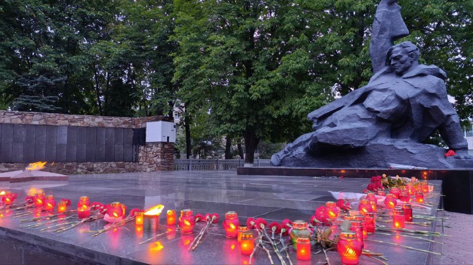 22 июня, в День памяти и скорби, Антрацитовский муниципальный округ присоединился к Всероссийской акции "Свеча памяти", посвященной 84-й годовщине начала Великой Отечественной войны 22 июня, в День памяти и скорби, Антрацитовский муниципальный округ присоединился к Всероссийской акции "Свеча памяти", посвященной 84-й годовщине начала Великой Отечественной войны