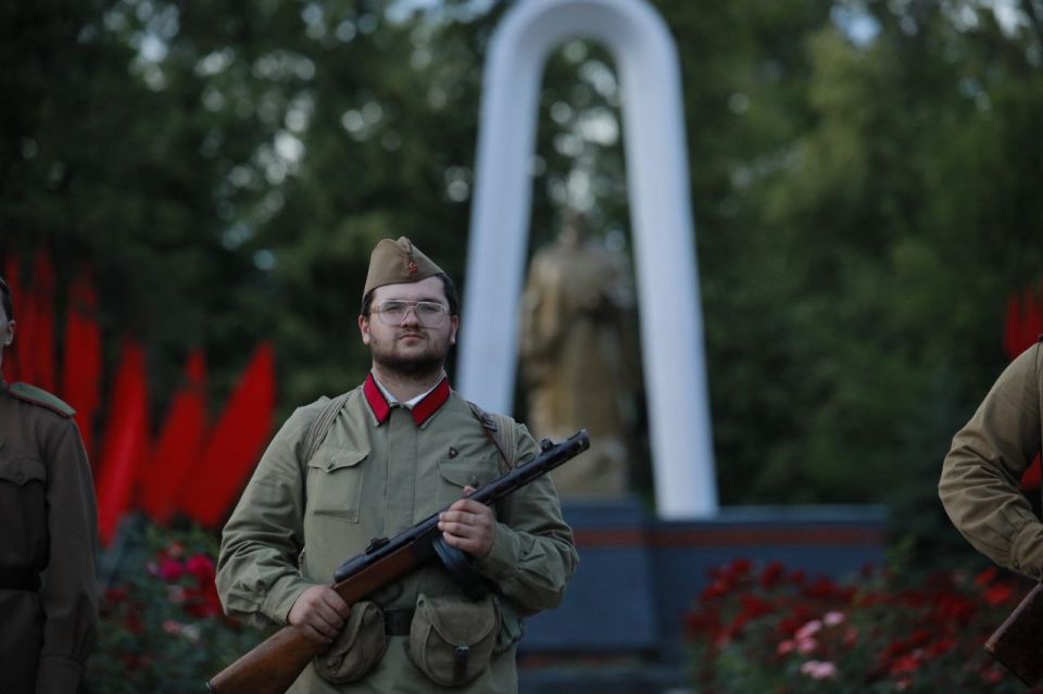 Молодая Гвардия присоединилась к акции «Огненные картины войны» Молодая Гвардия присоединилась к акции «Огненные картины войны»