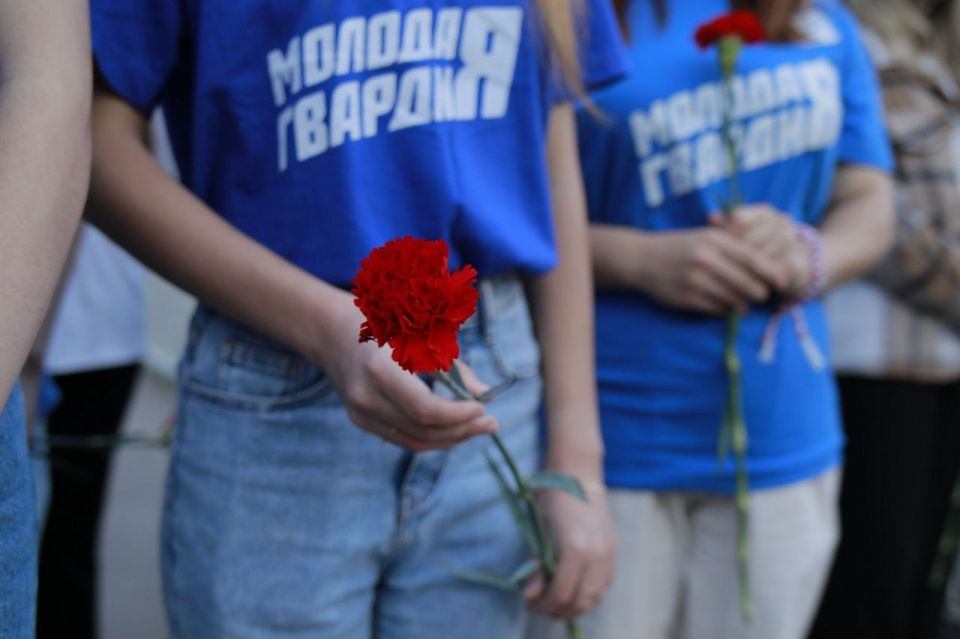 Молодая Гвардия присоединилась к акции «Огненные картины войны» Молодая Гвардия присоединилась к акции «Огненные картины войны»