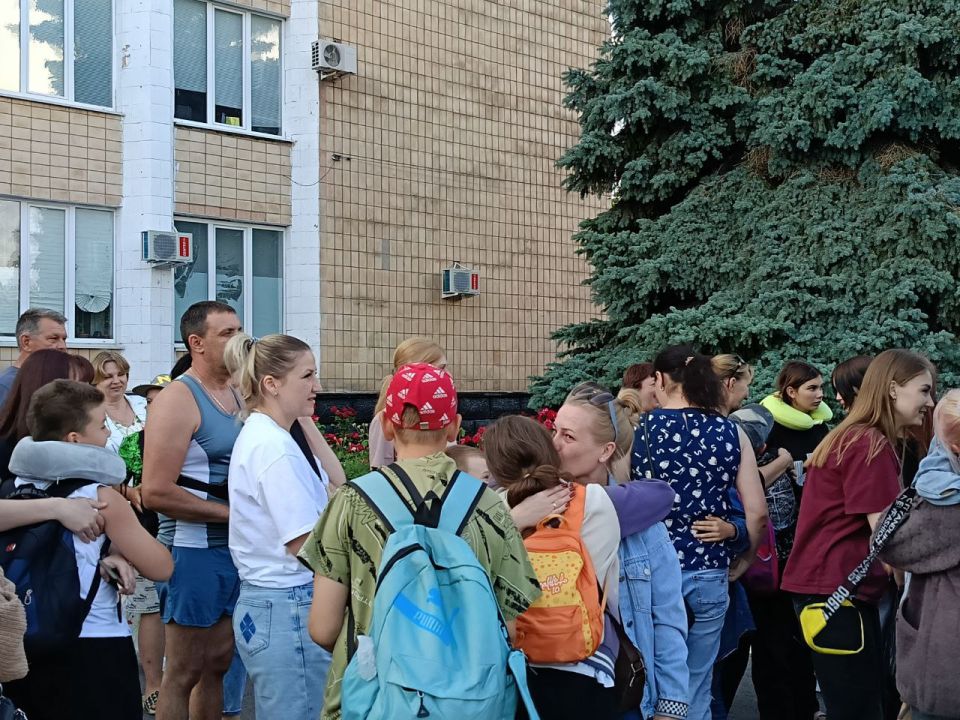 Второй поток детей благополучно вернулся домой из лагеря «Айвазовский" Второй поток детей благополучно вернулся домой из лагеря «Айвазовский"