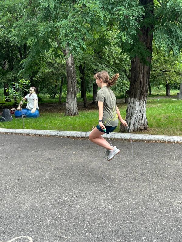 В поселке Краснодон состоялось состязание по скиппингу среди девушек В поселке Краснодон состоялось состязание по скиппингу среди девушек