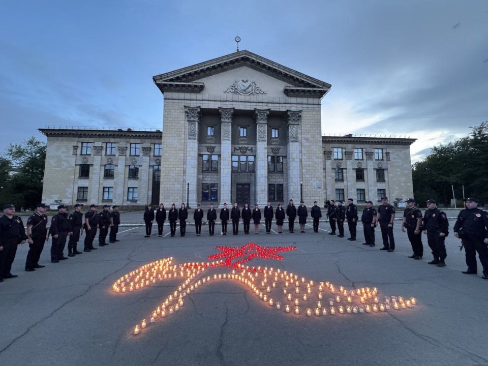 Сотрудники МВД по Луганской Народной Республике приняли участие во Всероссийской патриотической акции «Свеча памяти» Сотрудники МВД по Луганской Народной Республике приняли участие во Всероссийской патриотической акции «Свеча памяти»