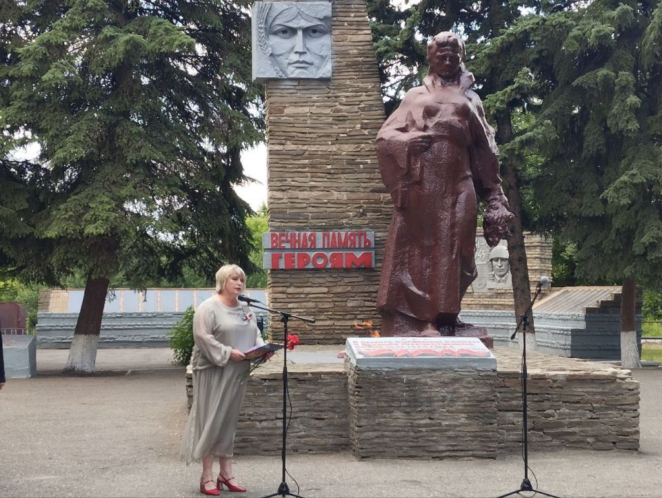 В День памяти и скорби в Белокуракино состоялся памятный митинг В День памяти и скорби в Белокуракино состоялся памятный митинг
