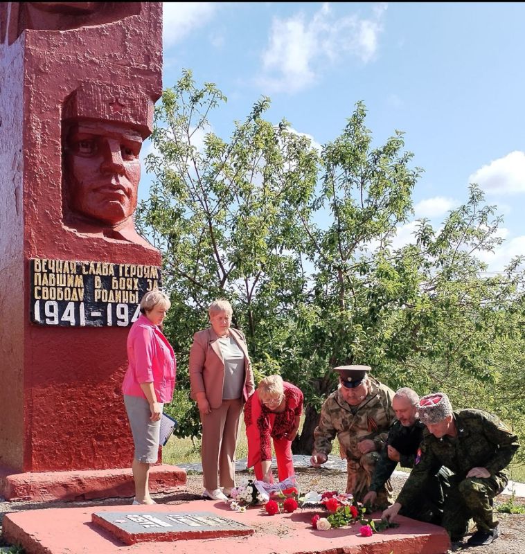 В населенных пунктах Краснодонщины провели памятные мероприятия, приуроченные к годовщине начала Великой Отечественной войны В населенных пунктах Краснодонщины провели памятные мероприятия, приуроченные к годовщине начала Великой Отечественной войны