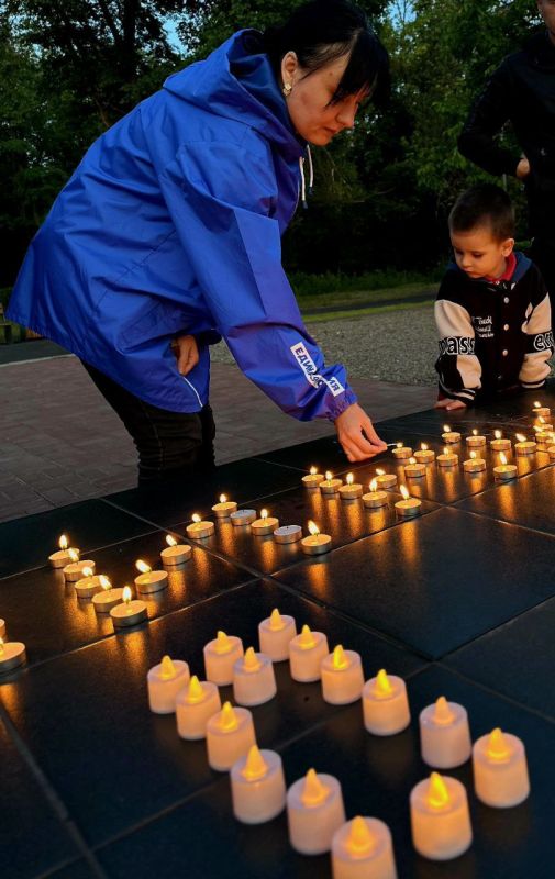 КРАСНЫЙ ЛУЧ ПОМНИТ. В 84-ю годовщину со дня начала Великой Отечественной войны по всей стране добровольцы, общественники, представители власти и другие неравнодушные граждане чтут память павших, зажигают свечи памяти и... КРАСНЫЙ ЛУЧ ПОМНИТ. В 84-ю годовщину со дня начала Великой Отечественной войны по всей стране добровольцы, общественники, представители власти и другие неравнодушные граждане чтут память павших, зажигают свечи памяти и...