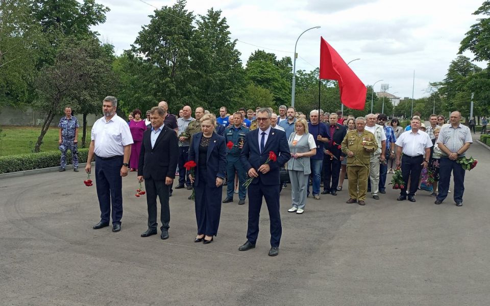 Город склонил голову в память о павших героях Великой Отечественной войны Город склонил голову в память о павших героях Великой Отечественной войны