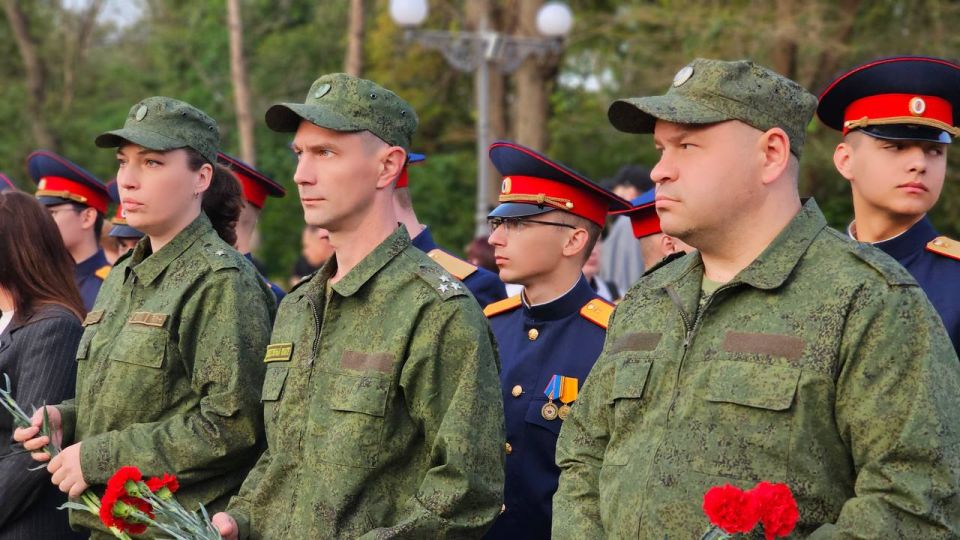 Офицеры республиканского СК приняли участие во Всероссийской акции «Свеча памяти» Офицеры республиканского СК приняли участие во Всероссийской акции «Свеча памяти»