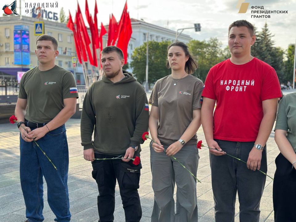 84 года назад, 22 июня 1941 года, немецкие захватчики вероломно напали на нашу Родину 84 года назад, 22 июня 1941 года, немецкие захватчики вероломно напали на нашу Родину
