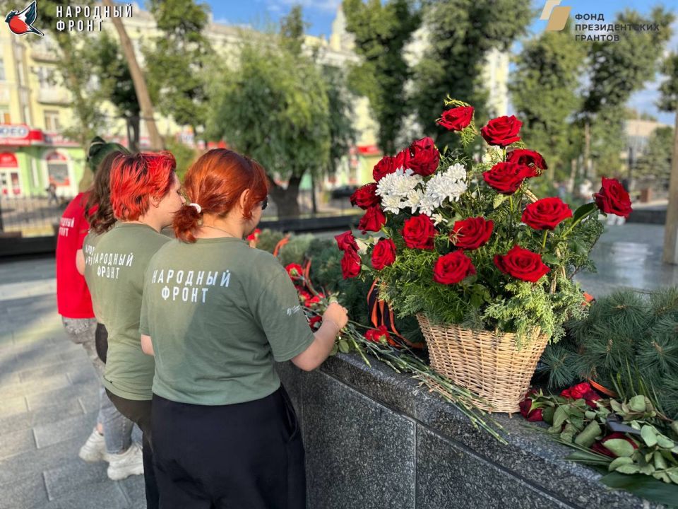 84 года назад, 22 июня 1941 года, немецкие захватчики вероломно напали на нашу Родину 84 года назад, 22 июня 1941 года, немецкие захватчики вероломно напали на нашу Родину