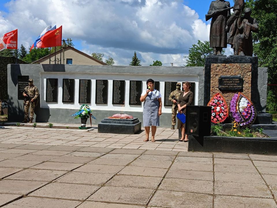 Сегодня, в День памяти и скорби, в селе Закотное Новопсковского округа состоялся митинг, посвященный 84-й годовщине начала Великой Отечественной войны Сегодня, в День памяти и скорби, в селе Закотное Новопсковского округа состоялся митинг, посвященный 84-й годовщине начала Великой Отечественной войны