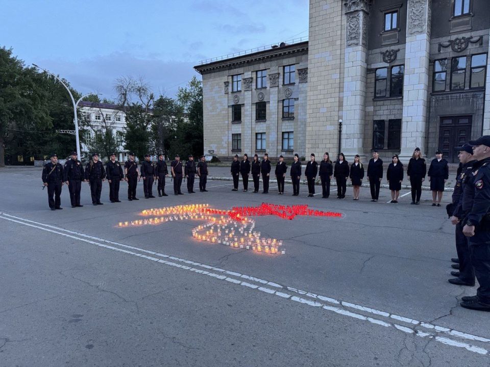 Сотрудники МВД по Луганской Народной Республике приняли участие во Всероссийской патриотической акции «Свеча памяти» Сотрудники МВД по Луганской Народной Республике приняли участие во Всероссийской патриотической акции «Свеча памяти»